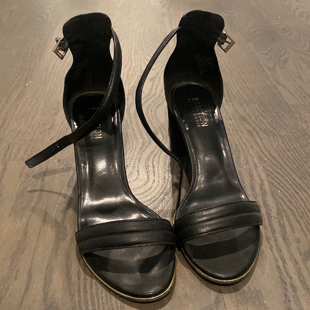 Beautiful embroidered stacked heel, black sandals. Size 8